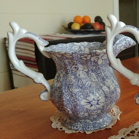Set of 2 Jar Blue White victorian Floral Ceramic Pitchers 5.5 and 7 inch Ruffled - Picture 7 of 8